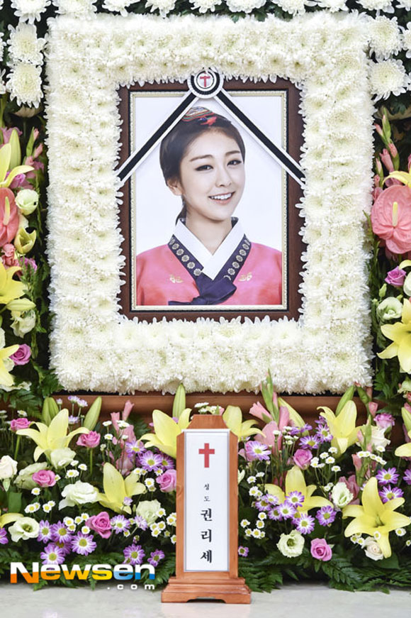 Rise,Ladies' Code,sao Hàn qua đời,tang lễ của Rise,thành viên của Ladies' Code qua đời