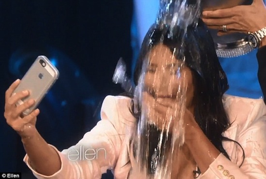 Kim Kardashian, Kim bị dội nước, Kim dội nước vẫn 