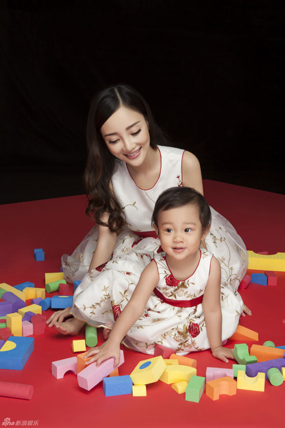 Lý Tiểu Lộ,Giả Nãi Lượng,Hinh Nhi,gia đình Lý Tiểu Lộ trên tạp chí