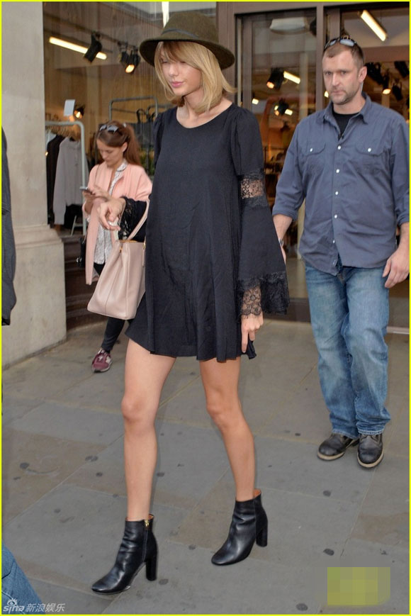 Taylor Swift,công chúa nhạc đồng quê,Taylor Swift bơ phờ xuống phố,streetstyle của sao Hollywood