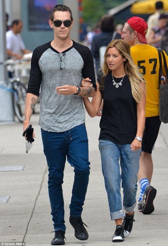 Ashley Tisdale,sao Hollywoo làm đám cưới,Ashley Tisdale kết hôn với Christopher French,ảnh cưới của Ashley Tisdale,High School Musical