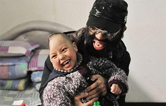 Chiếc lưỡi dài nhất thế giới, Kỷ lục thế giới, Chuyện lạ có thật, Chuyện lạ khó tin