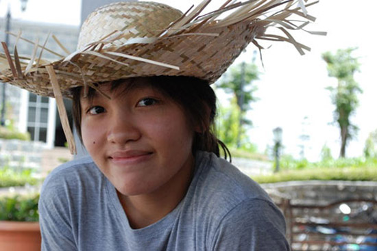 Tracy Tran, Trần Thị Hồng Liên, Dương Thị Thu Thủy, Nữ sinh việt
