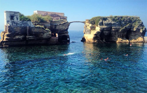 Hòn đảo bị nguyền rủa ở Ý, Đảo La Gaiola, Du lịch Ý