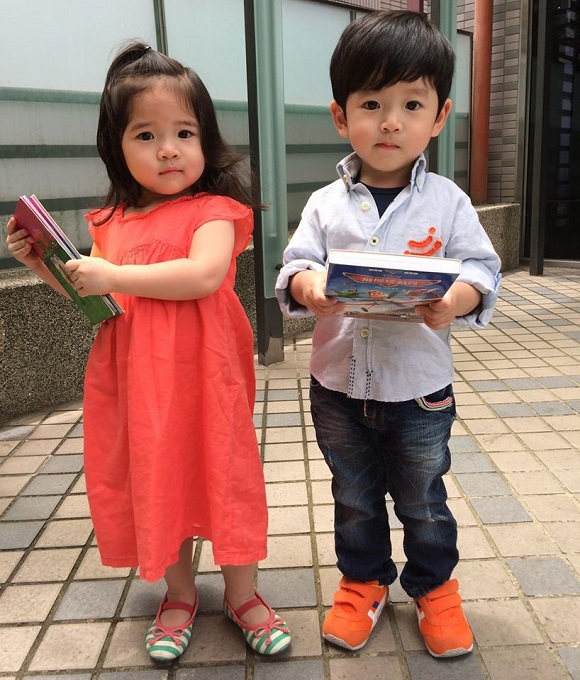 Song sinh,cặp song sinh khác giới dễ thương xứ Đài hút trăm nghìn fan