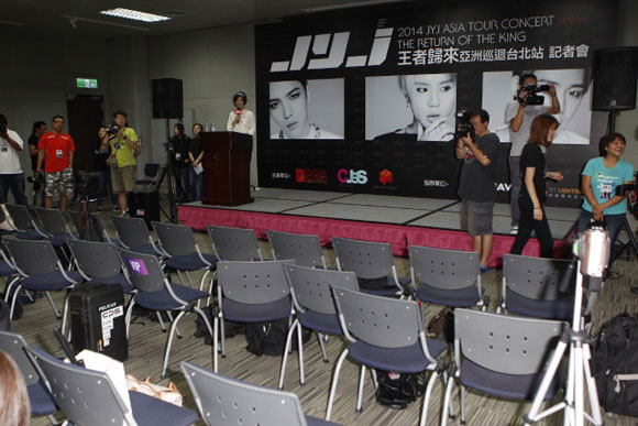 JYJ,sao Hàn,sao châu Á,phóng viên Đài Loan bỏ về trong họp báo JYJ,C-JeS Entertainment