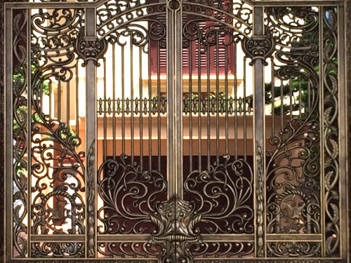 Thiết kế cổng,thiết nhà,thiết kế cồng sắt trăm triệu của biệt thự nhà giàu Hà Nội