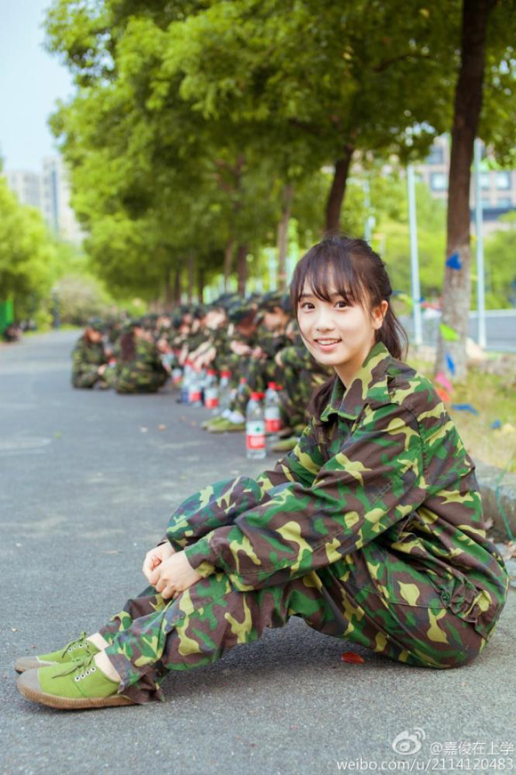 Nữ sinh Trung Quốc, Nữ sinh xinh đẹp, Nữ sinh mặc đồng phục quân sự