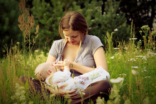 Chăm sóc trẻ, Kỹ năng làm mẹ, Cho con bú