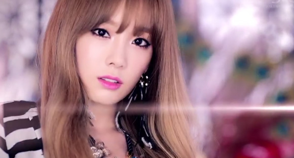 TaeTiSeo, MV Holler, SNSD, Holler