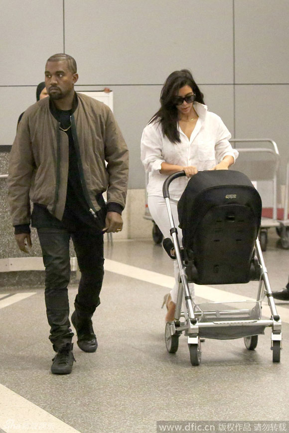 Kim Kardashian,Kim siêu vòng ba mặc áo nhăn nhúm,Kanye West,con gái Kim