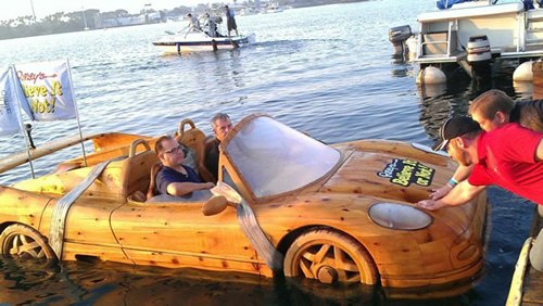 Siêu xe, siêu xe Ferrari 'lướt' trên mặt nước