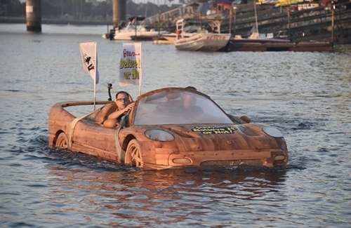 Siêu xe,chiêm ngưỡng siêu xe 'lướt' trên mặt nước