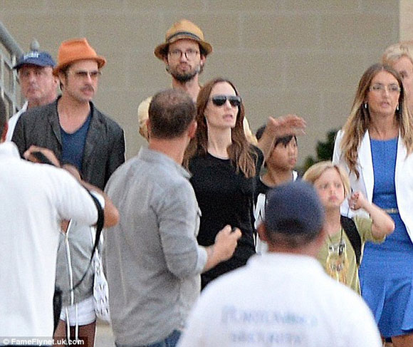 Angelina Jolie,Brad Pitt,Brangelina hưởng tuần trăng mật,6 đứa con nhà Brangelina