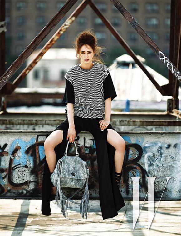 
Han Ye Seul và Jung Woo Sung trên tạp chí,Han Ye Seul đẹp lạnh lùng,sao hàn trên tạp chí,sao hàn thẩm mỹ,sao hàn trên thảm đỏ
