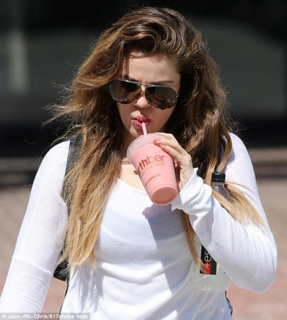 Khloe Kardashian,Khloe Kardashian để tóc tổ quạ ra đường,sao Hollywood,Khloe Kardashian kém xinh
