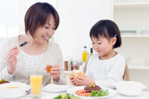 Ăn sáng,bé ăn sáng,những kiểu ăn sáng làm trẻ học kém hơn