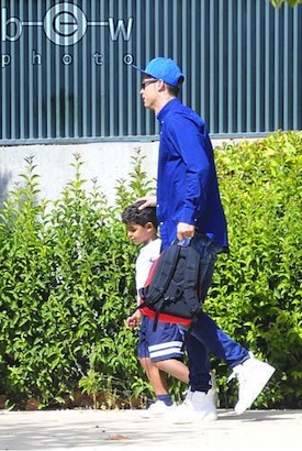 Cristiano Ronaldo, bồ Ronaldo, con trai Ronaldo, Ronaldo đưa con đi học, Ronaldo ông bố mẫu mực