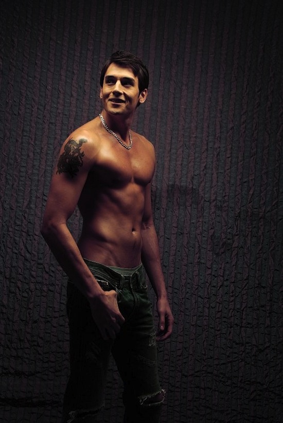 mỹ nam lai Hàn Quốc, mỹ nam đẹp nhất Hàn, Julien Kang, Julien Kang bị bắt, Julien Kang mặc quần con ra phố