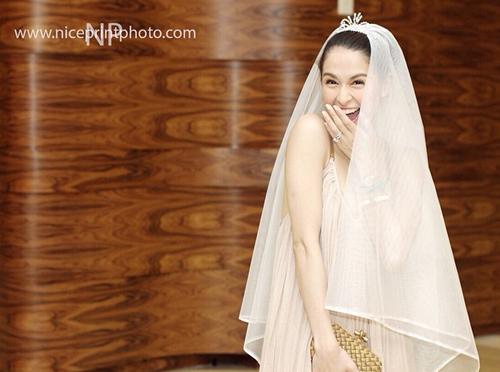 Mỹ nhân đẹp nhất Philippines khoe ảnh mặc váy cưới ngọt ngào