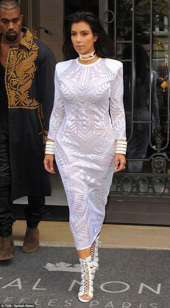 Kim Kardashian,Kanye West,Brad Pitt,Kim bị đẩy ngã,phóng viên chuyên gây rối sự kiện