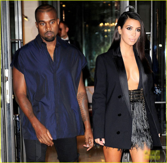 Kim Kardashian,Kanye West,Vitalii Sediuk,Kim suýt ngã trong sự kiện,Kanye nổi điên vì vợ bị tấn công
