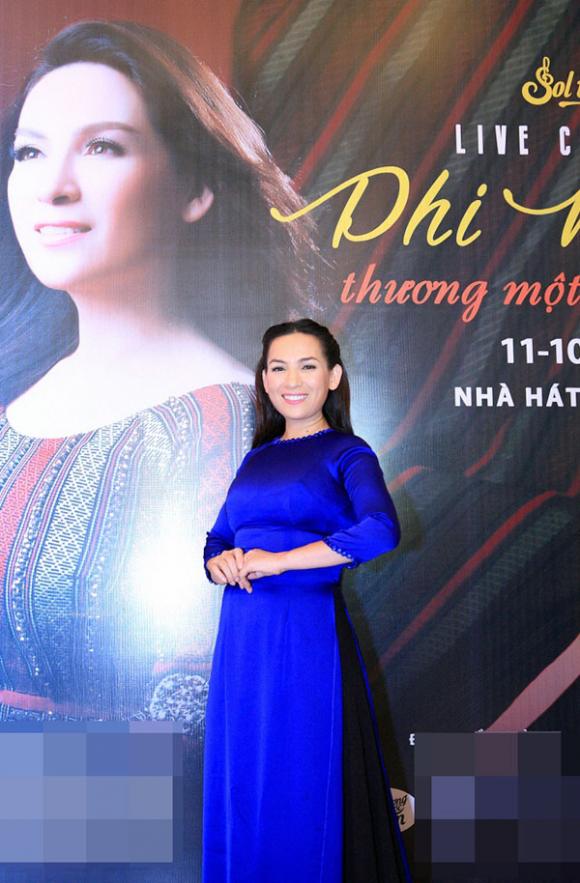 sao Việt, Phi Nhung, Phi Nhung về nước, Phi Nhung nhận con nuôi, Phi Nhung hé lộ tuổi thơ vất vả, liveshow Phi Nhung