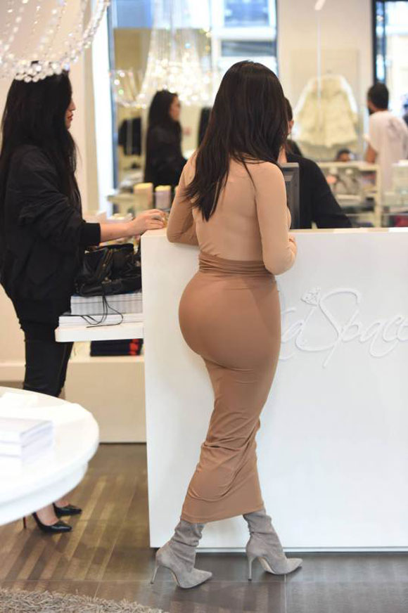 vòng ba của Kim Kardashian,Kim Kardashian mặc váy bó sát,vòng ba chảy xệ của Kim Kardashian,Kanye West
