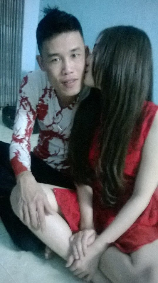 Hiệp gà ôm hôn bạn gái,Hiệp gà ôm hôn gái lạ,Hiệp gà công khai người yêu mới,