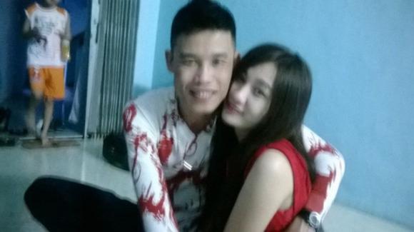 Hiệp gà ôm hôn bạn gái,Hiệp gà ôm hôn gái lạ,Hiệp gà công khai người yêu mới,