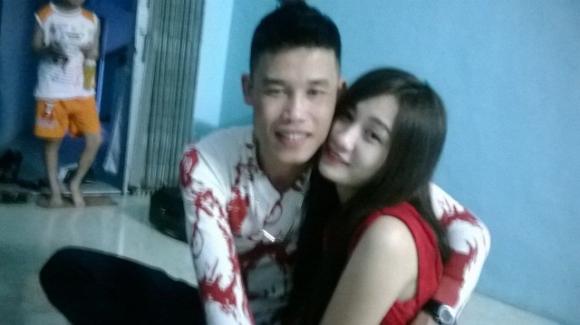 Hiệp gà ôm hôn bạn gái,Hiệp gà ôm hôn gái lạ,Hiệp gà công khai người yêu mới,