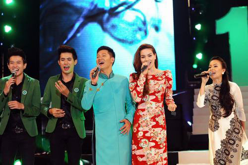 Hồ Ngọc Hà,Thời trang Hồ Ngọc Hà,Áo dài cách tân