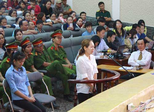 Bạo hành trẻ em,Bảo mẫu đánh đập trẻ em,Đánh đập trẻ em,Mầm non Phương Anh