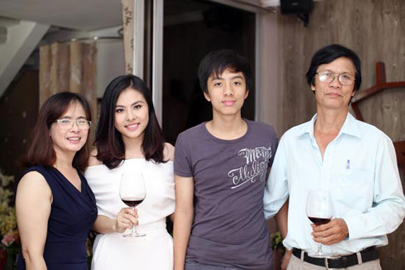 Angela Phương Trinh,Ngọc Trinh,Nguyễn Thị Loan,Vân Trang