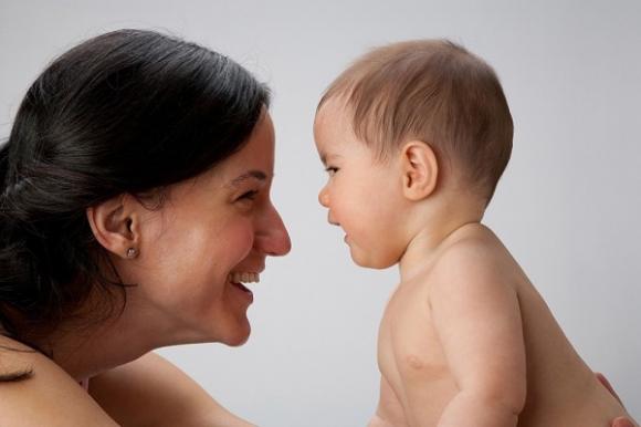 làm mẹ,chăm con,kỹ năng làm mẹ,chữa nấc cho bé