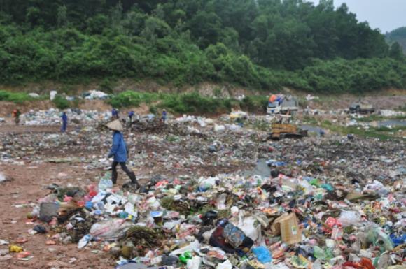 hài nhi trong bãi rác,trẻ trong bãi rác,trẻ em,hài nhi