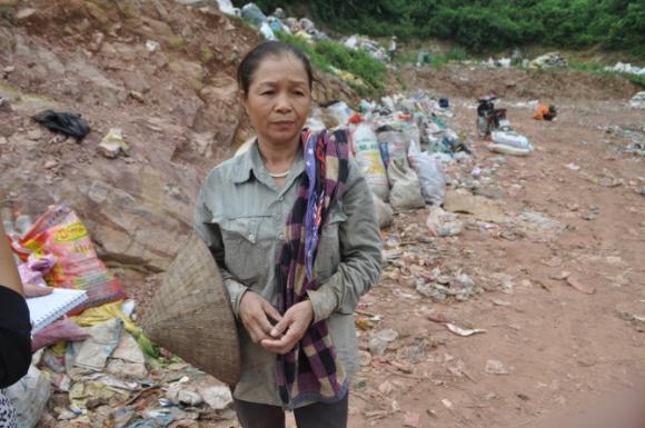 hài nhi trong bãi rác,trẻ trong bãi rác,trẻ em,hài nhi