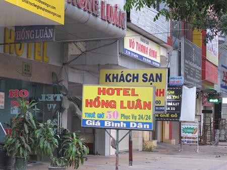 Cha giết con,Bố đâm chết con,Bố giết con trong khách sạn