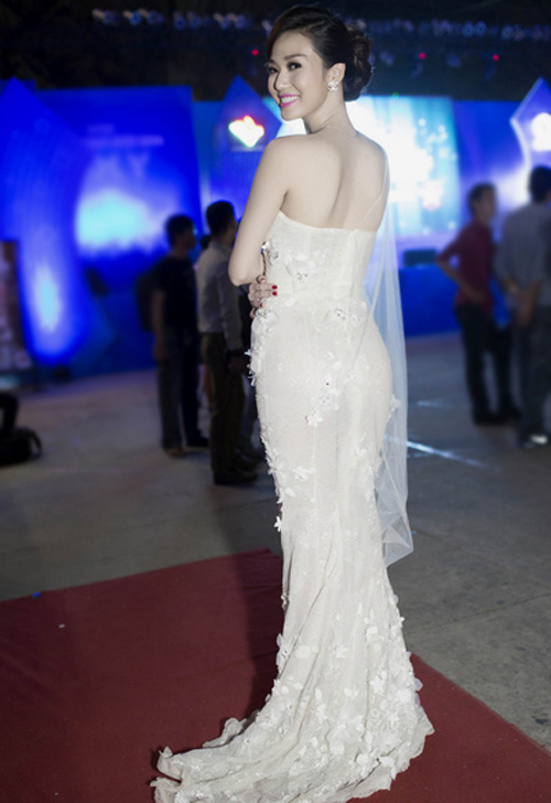 Thời trang sao việt,Elly Trần,Xuân Lan,Angela Phương Trinh
