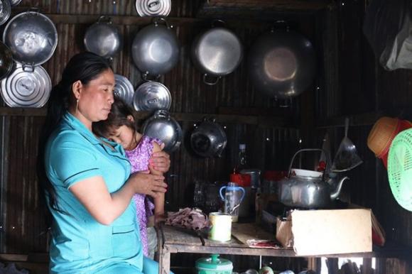 bán trinh,cô gái nhỏ tuổi,mẹ dắt con đi bán trinh