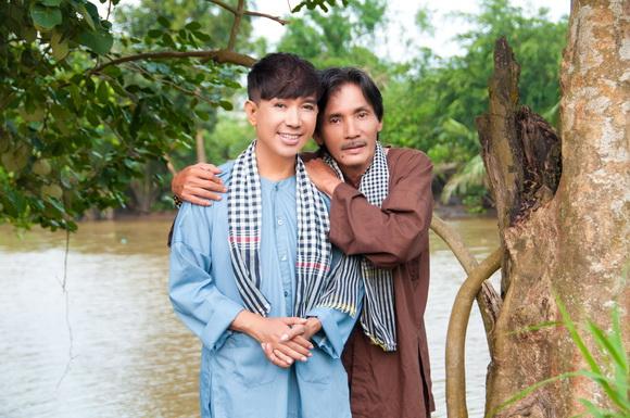 Sao việt,sao viet,ca sĩ long nhật,bà tám showbiz,diễn viên thương tín,long nhật làm con thương tín