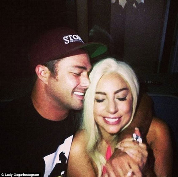 Lady Gaga,Taylor Kinney,Lady Gaga bí mật kết hôn,dị nữ Lady Gaga