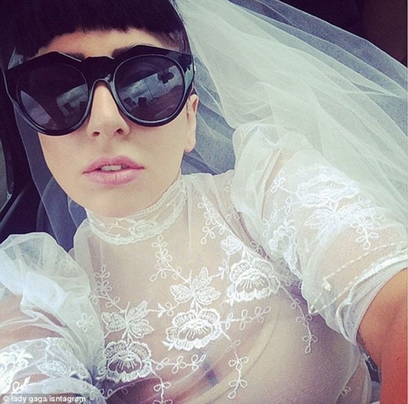 Lady Gaga,Taylor Kinney,Lady Gaga bí mật kết hôn,dị nữ Lady Gaga