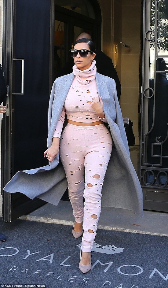 Kim Kardashian, Kim bỏ quên con gái, Kim quên con trong khách sạn, Kim siêu vòng ba