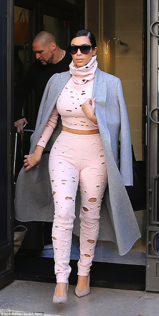 Kim Kardashian, Kim bỏ quên con gái, Kim quên con trong khách sạn, Kim siêu vòng ba