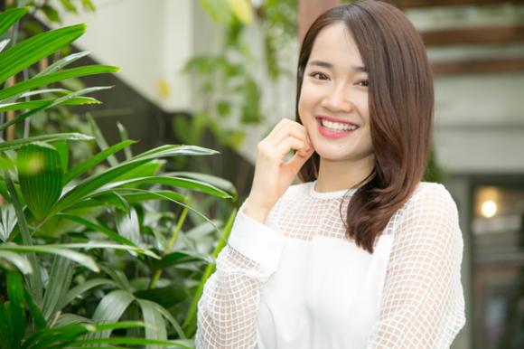 sao Việt, Nhã Phương, hotgirl bánh giờ, ma nữ Nhã Phương, Quả tim máu, Vừa đi vừa khóc, Nhã Phương học hỏi cách làm đẹp, Hoa hậu Thu Hoài