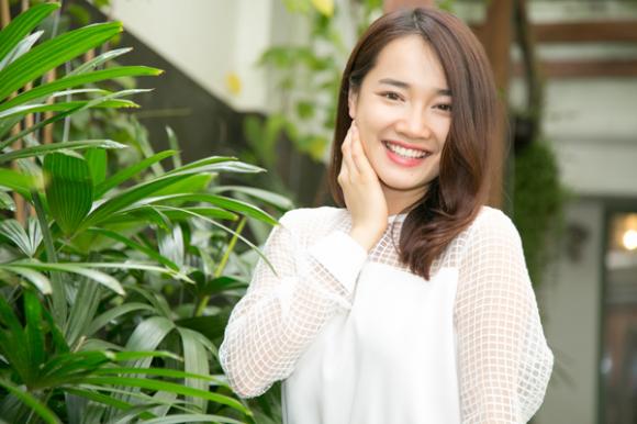 sao Việt, Nhã Phương, hotgirl bánh giờ, ma nữ Nhã Phương, Quả tim máu, Vừa đi vừa khóc, Nhã Phương học hỏi cách làm đẹp, Hoa hậu Thu Hoài