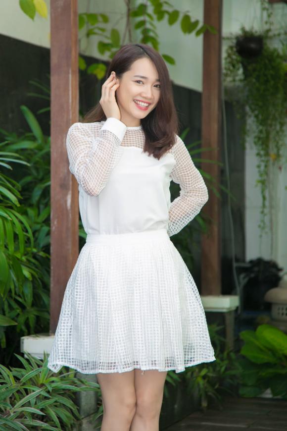sao Việt, Nhã Phương, hotgirl bánh giờ, ma nữ Nhã Phương, Quả tim máu, Vừa đi vừa khóc, Nhã Phương học hỏi cách làm đẹp, Hoa hậu Thu Hoài