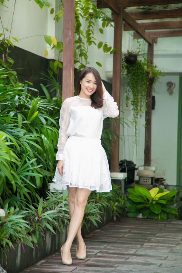 sao Việt, Nhã Phương, hotgirl bánh giờ, ma nữ Nhã Phương, Quả tim máu, Vừa đi vừa khóc, Nhã Phương học hỏi cách làm đẹp, Hoa hậu Thu Hoài