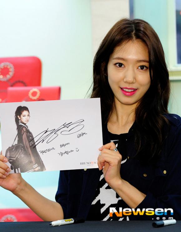 Park Shin Hye gầy,Park Shin Hye đẹp mũm mĩm,sao hàn ở sân bay,sao hàn thẩm mỹ,cặp đôi sao hàn